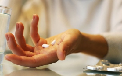 Suy thận giai đoạn 4 có nên uống calci?