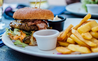 Ăn nhiều món giàu chất béo làm tăng nguy cơ mắc bệnh sỏi mật