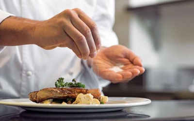 Người Việt đang ăn lượng muối cao gấp đôi so với khuyến cáo