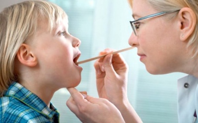 Trị viêm thanh quản ở trẻ: Dùng ngay 5 thảo dược tự nhiên