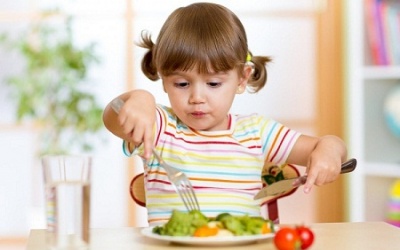 Cách giảm táo bón cho trẻ từ thực phẩm quen thuộc