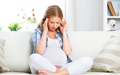 Bị nhức đầu khi mang thai cần làm gì?