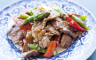 Thịt bò xào măng tây và ớt chuông: Món ngon giản đơn cho đầu tuần bận rộn