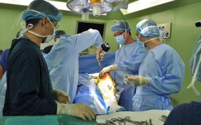 Chuyên gia Pháp khám miễn phí cho bệnh nhân phẫu thuật cổ bàn chân và ung bướu xương khớp