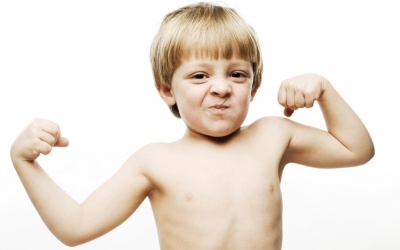 Làm sao phân biệt được trẻ gầy và trẻ bị suy dinh dưỡng?