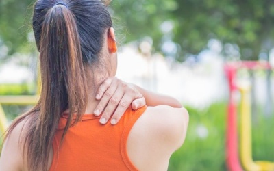 8 nguyên nhân thường gặp gây đau lưng trên