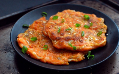 Vào bếp làm ngay món pancake kim chi cay ngon 