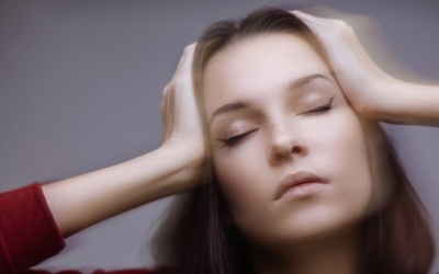 Video: Làm gì để đối phó với cơn chóng mặt?