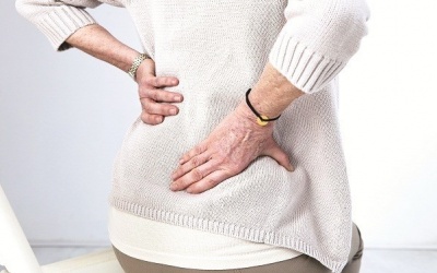 Lưng đau do thoát vị đĩa đệm nên dùng TPCN bao lâu?