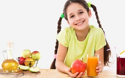 Uống nước ép trái cây vào buổi sáng dễ khiến trẻ bị béo phì