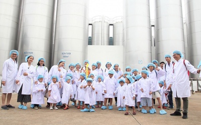 Vui Hè 2018, bé cùng khám phá Siêu nhà máy sữa của Vinamilk
