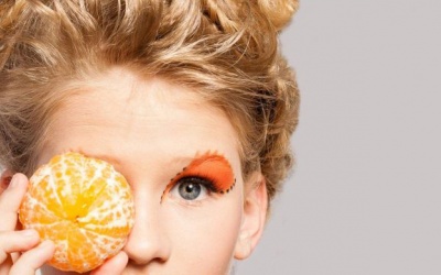 Bảo vệ đôi mắt mùa Hè qua ăn uống và thực phẩm chức năng