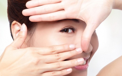 Những thay đổi trong lối sống để giữ đôi mắt khỏe mạnh trong mùa Hè