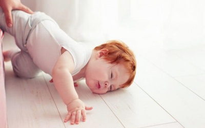 Điều gì xảy ra khi trẻ bị ngã khỏi giường khi ngủ?