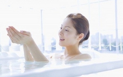 Tắm bồn nước nóng có thể giảm nguy cơ đau tim, đột quỵ?