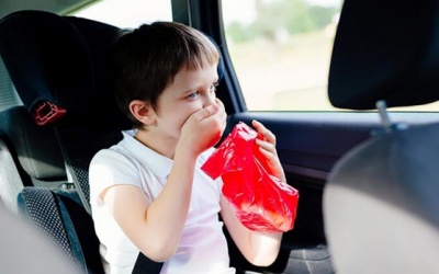 Ăn gì để trị khó tiêu, giảm cảm giác buồn nôn do say xe