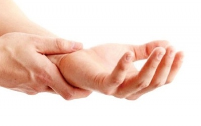 Run tay do di truyền có nguy hiểm không, cách điều trị?