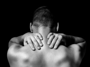 Những cách tự nhiên giúp giảm đau vai ngay tại nhà