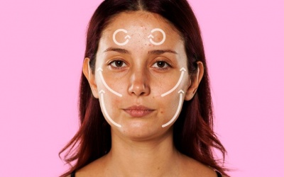 Massage da mặt thế nào để giảm mụn trứng cá, làm sáng da?