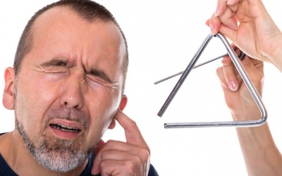 Vì sao bạn nghe thấy âm thanh lạ trong tai?