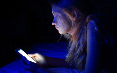 Ánh sáng xanh có thể làm tăng tốc độ lão hóa da?