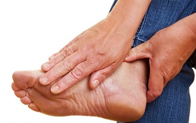 Có khối u nhỏ ở mắt cá chân có phải gout?