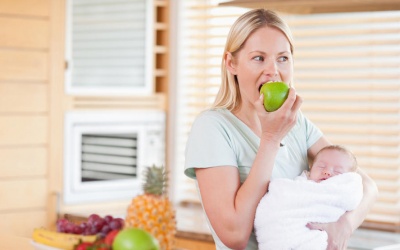 Phụ nữ cho con bú nên ăn loại trái cây, rau củ nào?