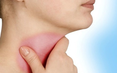 Phân biệt đau họng cảm lạnh, viêm họng và đau họng viêm amidan