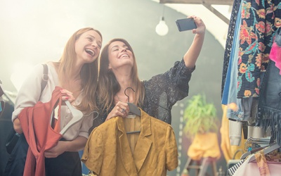 Tử vi thứ Bảy (8/9/2018): Ma Kết nên rủ 'cạ cứng' đi shopping