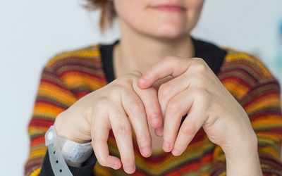 6 cách khiến viêm khớp dạng thấp nặng hơn