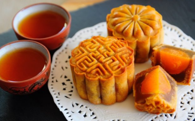 Làm bánh nướng nhân sen nhuyễn trứng muối: Bùi béo, ngọt thơm ai cũng thích