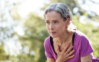 Có thể làm gì khi người thân có cơn rung nhĩ?