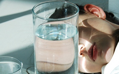 Mất nước không chỉ gây khát mà còn có những biểu hiện này