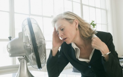 Bốc hỏa do mãn kinh? Hãy sử dụng tinh dầu xô thơm!