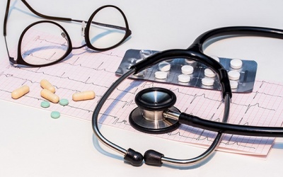 Ngoài đặt máy khử rung tim, còn cách nào điều trị rối loạn nhịp tim?