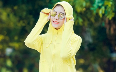 Mặc quần áo chống nắng là đủ, không cần kem chống nắng toàn thân?