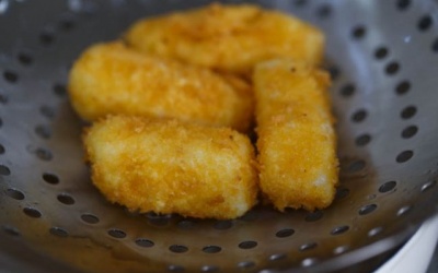 Sữa chiên giòn: Món ăn vặt siêu ngon cho bé 