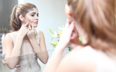 Tại sao rối loạn nội tiết tố lại gây mụn?