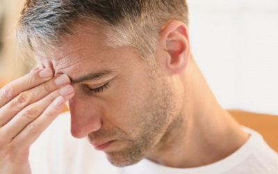 Đau nửa đầu trái có phải do tuyến giáp hoạt động kém?