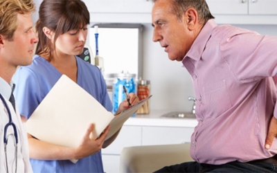 Đau thắt lưng do thoát vị đĩa đệm cần làm gì?