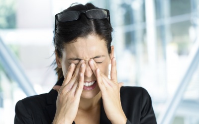 7 vấn đề xấu sẽ xảy ra nếu bạn thường hay dụi mắt