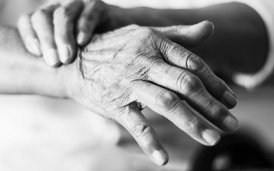 Làm sao để đối phó với tình trạng run tay chân?