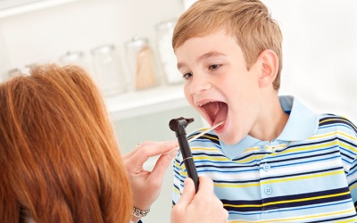 Những cách tự nhiên giúp chữa viêm amidan ngay tại nhà