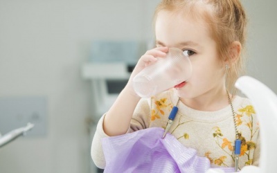 Làm sao để hết cháy máu chân răng ở trẻ nhỏ?