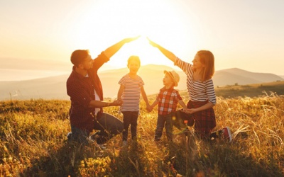 Tử vi thứ Bảy (17/11/2018): Dù bận, Cự Giải luôn cố dành thời gian cho gia đình