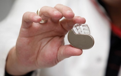 Người già có nên dùng máy tạo nhịp để ổn định nhịp tim?