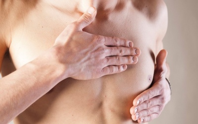 Ung thư vú có di truyền cho con trai?