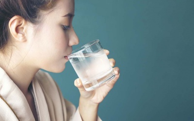 Uống nước lạnh sau sinh có ảnh hưởng gì? 