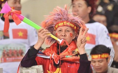 Kèn Vuvuzela & lạm bàn về cách cổ động của Việt Nam