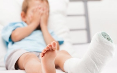 Vì sao trẻ bị gãy xương lại nhanh liền hơn người lớn? 